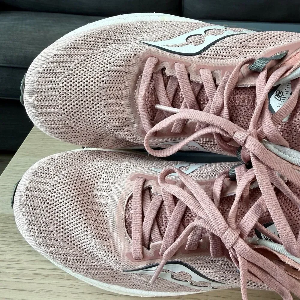 Saucony Triumph 21 Dusty Rose Pink Running Sneakers Women's 9.5 Wide